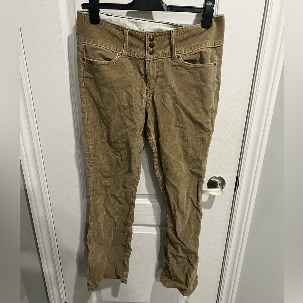 Levi's Women's Straight Stretch Leg Jeans in Tan